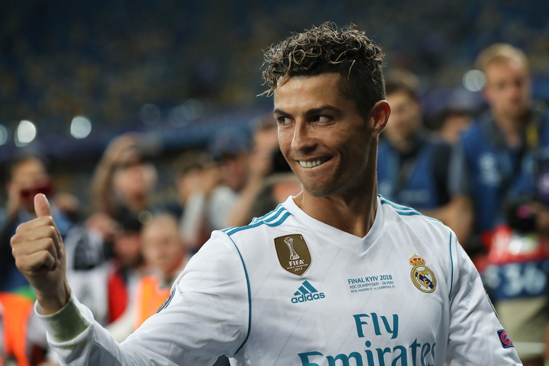 Kaal Pijl strategie Geruchtenmolen slaat op hol: Cristiano Ronaldo ontbreekt als enige bij  presentatie nieuwe shirts Real Madrid | Het Nieuwsblad Mobile