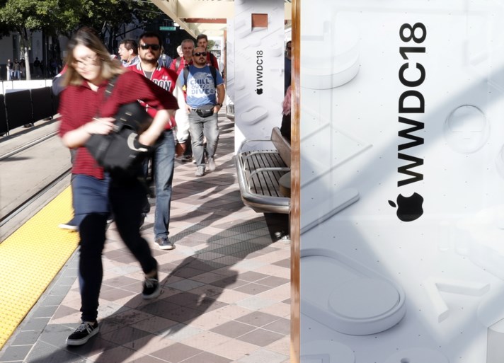 Apple pakt uit met updates, maar raadt gebruikers af om te veel met hun smartphone bezig te zijn