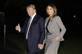 Melania Trump reageert op de geruchten: “Ik ben in het Witte Huis met mijn familie”