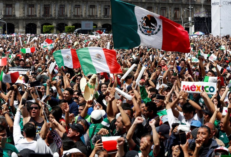 Dit is pas vieren: Mexicaanse fans veroorzaken aardbeving in Mexico-Stad na doelpunt van Lozano