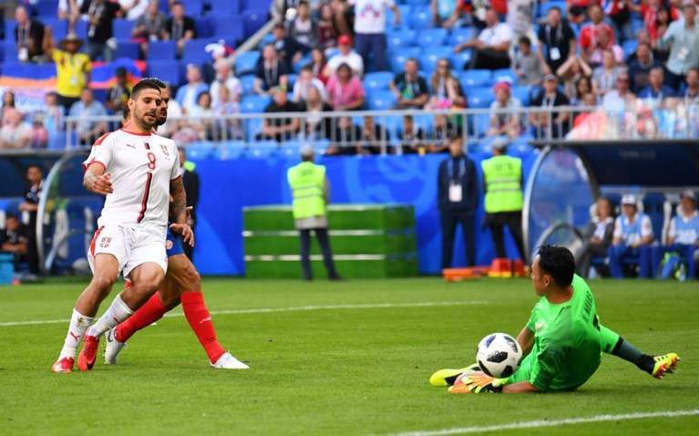 Heerlijke vrije trap bezegelt het lot van Costa Rica: Servië start zijn WK met een zege