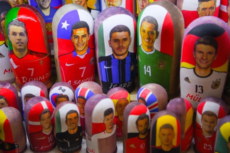 Harry Kane niet tevreden met Russische popjes: “Ik lijk er dikker door”
