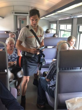 Protest bij de NMBS: als een korte broek niet mag, dan maar een rok
