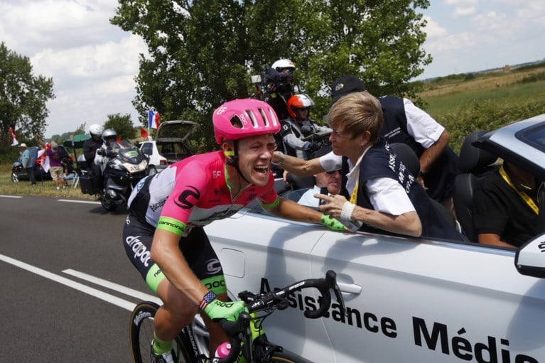 Amerikaanse Tourrenner rijdt 100 kilometer met gebroken schouderblad en deelt na aankomst heerlijke sneer uit naar Neymar