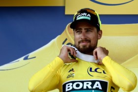 Wereldkampioen Sagan sprint naar de zege én geel in tweede Touretappe, Gaviria valt in slotfase