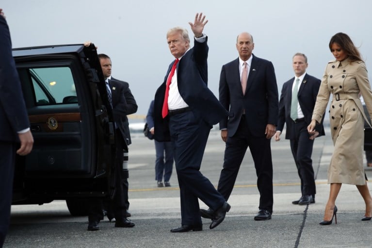 Deze keer geen rode loper en fanfare: Trump krijgt sobere ontvangst in Brussel