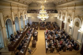 Tsjechische regering overleeft nipt tweede vertrouwensstemming, na dertien uur lang debat