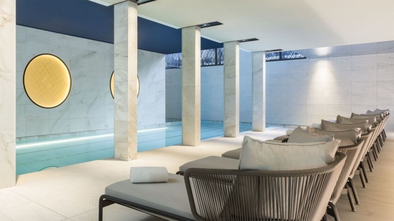 Iconisch hotel in Parijs heropent na renovatie van 200 miljoen euro