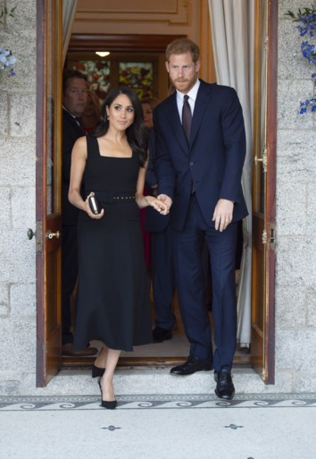 Meghan Markle draagt vier outfits in Dublin (en daarvoor moest prins Charles diep in de buidel tasten)