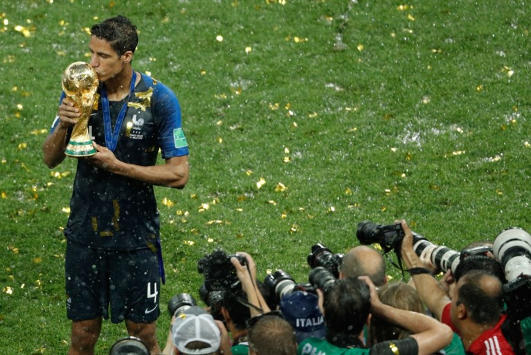 Amper 25 jaar en al alles gewonnen: de prijzenkast van wereldkampioen Varane is ronduit indrukwekkend