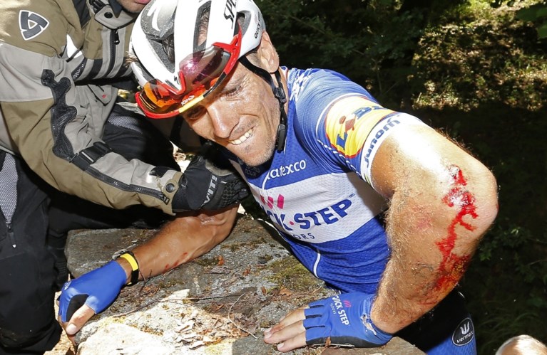Einde Tour en gebroken knieschijf voor Philippe Gilbert na spectaculaire val: “Blij dat ik nog hier ben”