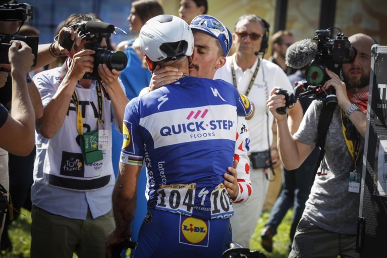 Einde Tour en gebroken knieschijf voor Philippe Gilbert na spectaculaire val: “Blij dat ik nog hier ben”
