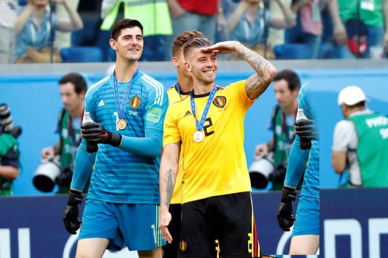 Hij miste de trip naar Brussel, maar nu werd Toby Alderweireld toch gehuldigd voor zijn sterk WK