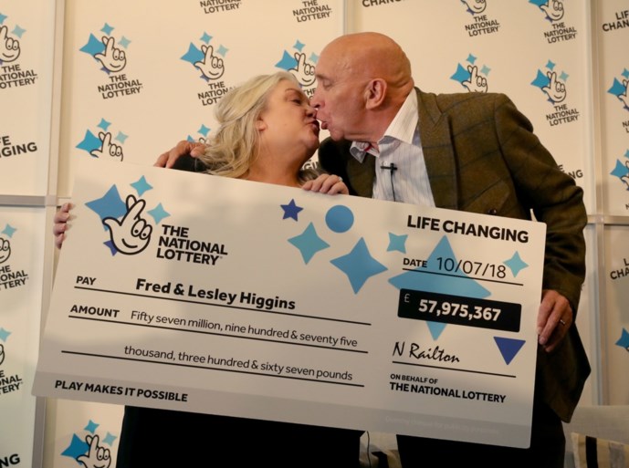 Fred en zijn vrouw wonnen Euromillions, maar kassier verscheurde het winnend lot voor hun ogen