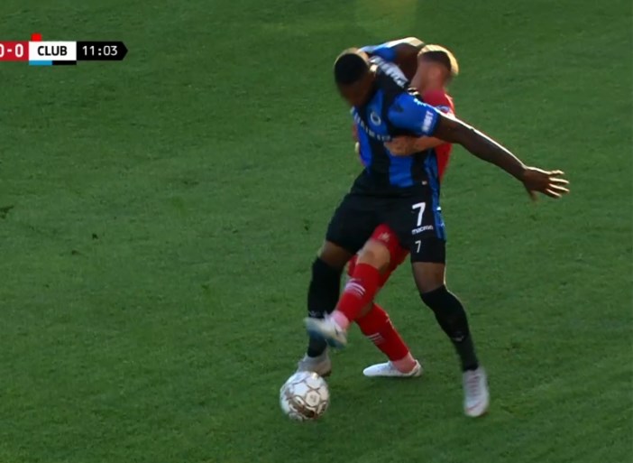 Oerdom: Wesley laat Club Brugge al vroeg in de steek met elleboog