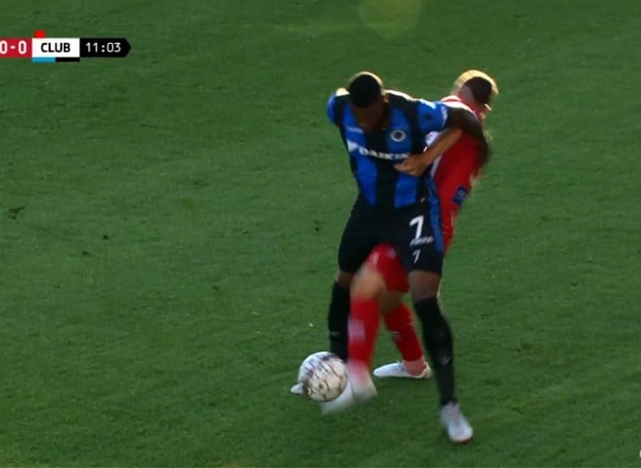 Oerdom: Wesley laat Club Brugge al vroeg in de steek met elleboog