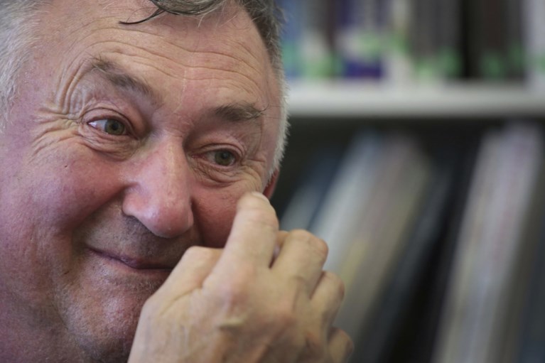 40 jaar geleden doneerde Peter zijn sperma “omdat het anoniem was”, nu heeft hij er een dochter bij