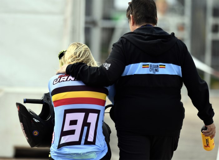 EK GLASGOW. Medaillekandidaat Vanhoof sneuvelt in halve finales BMX, Belgische mannen out ondanks steun van Stig Broeckx
