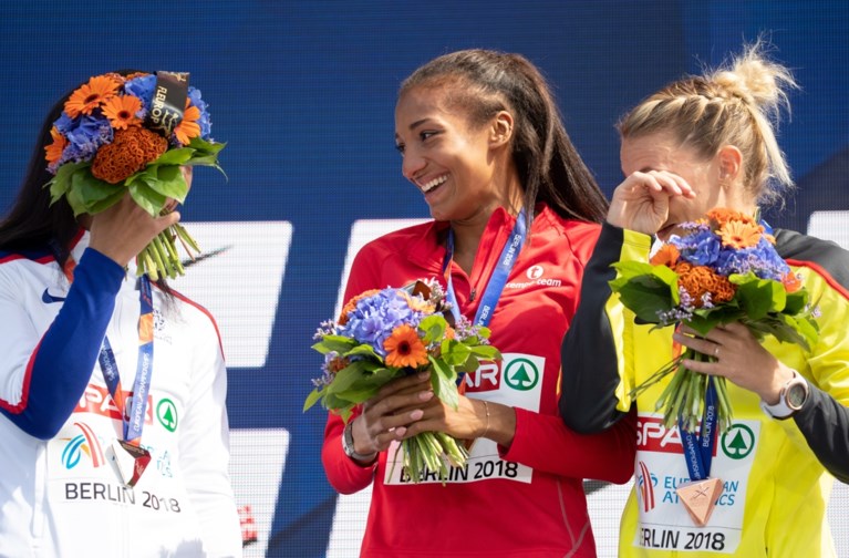 Emotionele ontlading bij kampioene: Thiam in tranen bij uitreiking gouden medaille