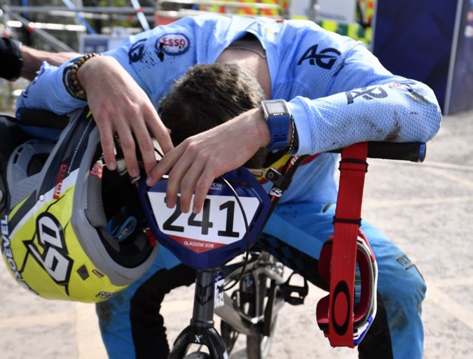 EK GLASGOW. Medaillekandidaat Vanhoof sneuvelt in halve finales BMX, Belgische mannen out ondanks steun van Stig Broeckx