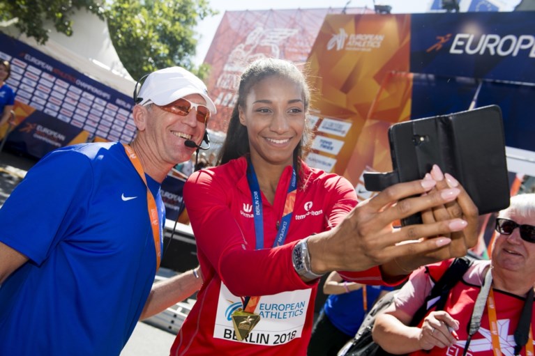 Emotionele ontlading bij kampioene: Thiam in tranen bij uitreiking gouden medaille