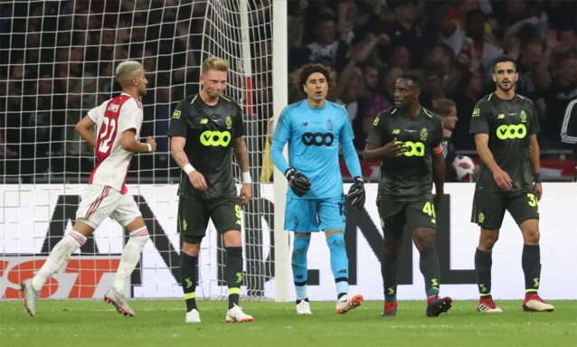 Standard krijgt voetballes van frivool Ajax en mag de Champions League-miljoenen vergeten