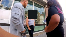 Bekende vlogster lokt pedoseksueel in de val en plaatst hele confrontatie online