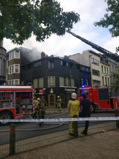 Cannabisplantage ontdekt na uitslaande brand in dakappartement