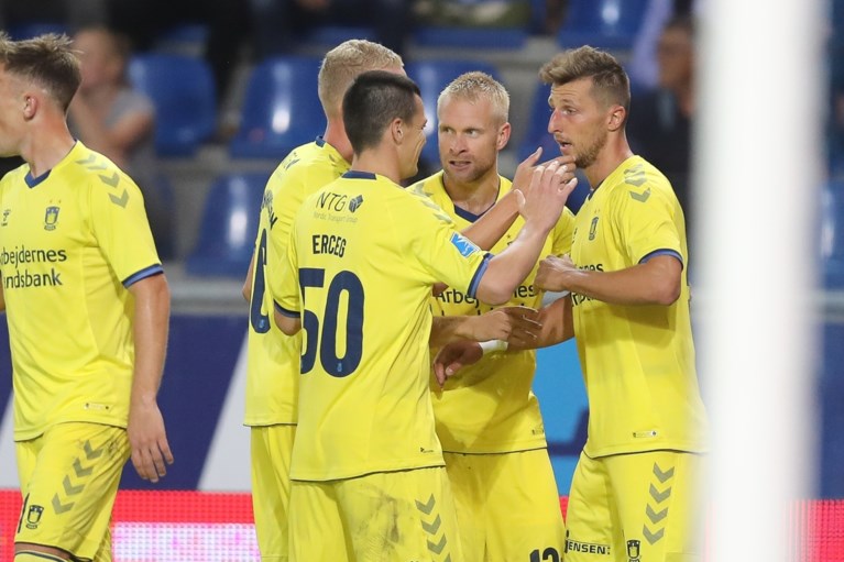Genk neemt optie op poulefase Europa League onder meer dankzij hattrick van Ali Samatta