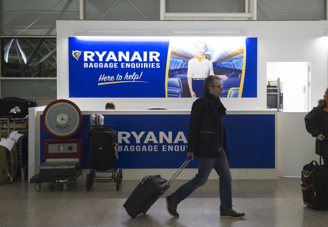 Inspecteur Prominent Omtrek Rolkoffers niet meer gratis mee in vliegtuig van Ryanair: dit verandert er  precies voor u | Het Nieuwsblad Mobile