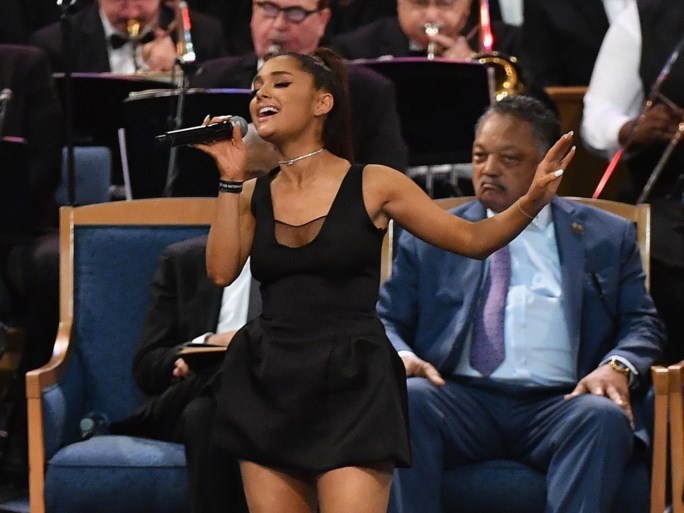 Ariana Grande onder vuur na eerbetoon op begrafenis Aretha Franklin