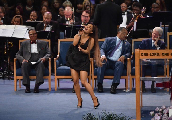 Ariana Grande onder vuur na eerbetoon op begrafenis Aretha Franklin