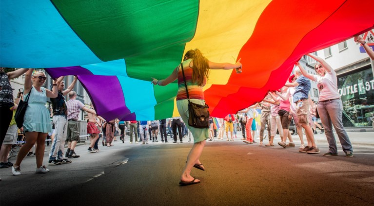 Antwerp Pride ontsierd door nieuw geval van gay bashing: “‘Vuil janet’, riepen ze. En toen sloegen ze me neer”