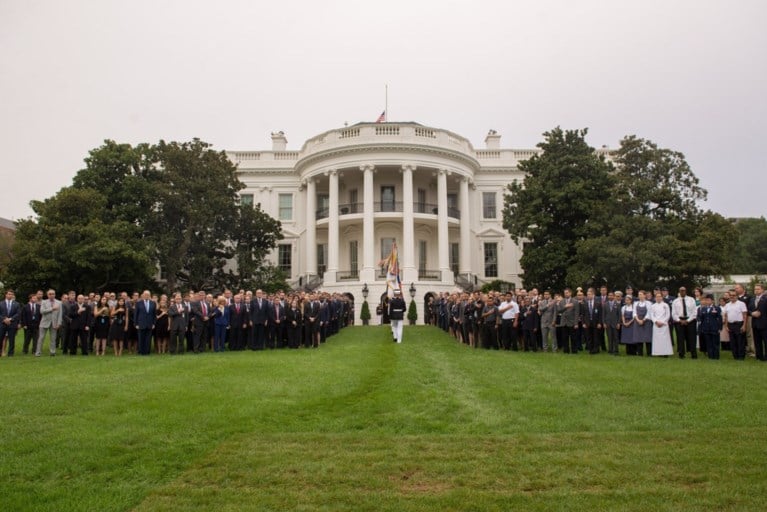 “Waarom lieg jij over alles?”: president Trump veroorzaakt ophef met foto 9/11