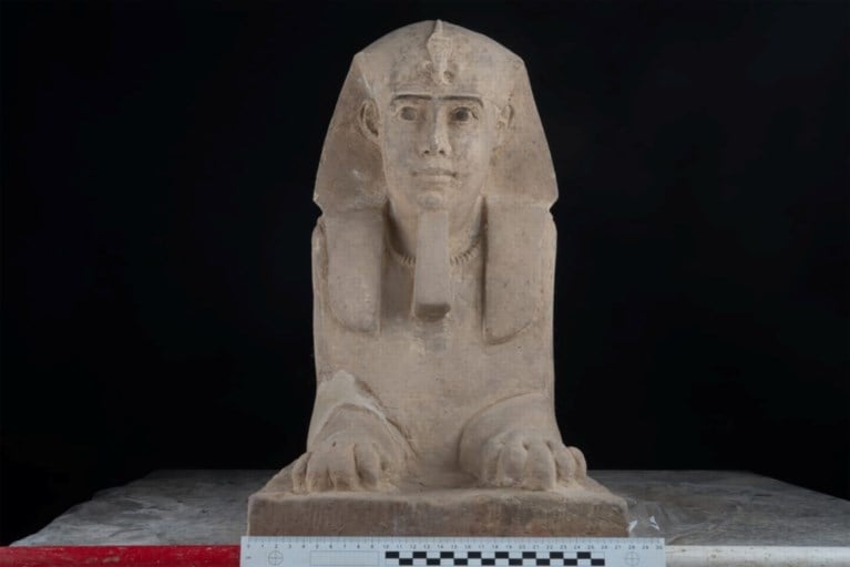 Archeologen vinden verzonken sfinx in Egyptische tempel