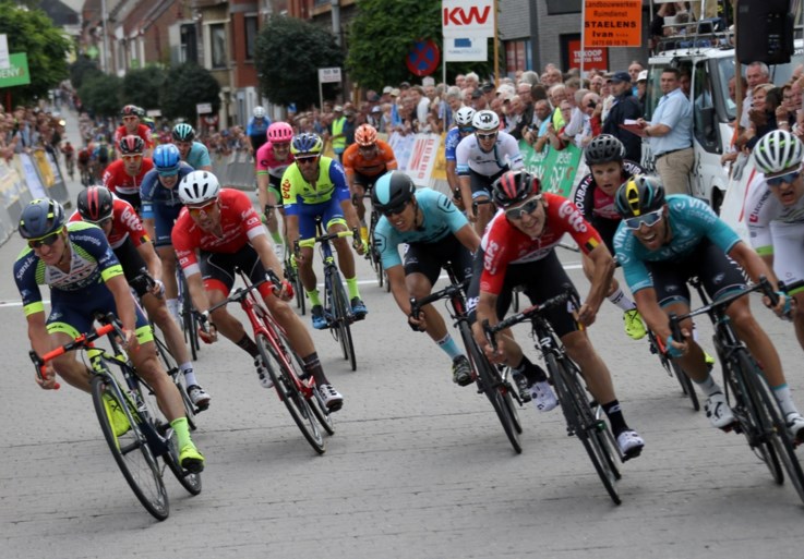 Jonas Van Genechten zet Lotto-Soudal een hak en wint Omloop van het Houtland na fotofinish