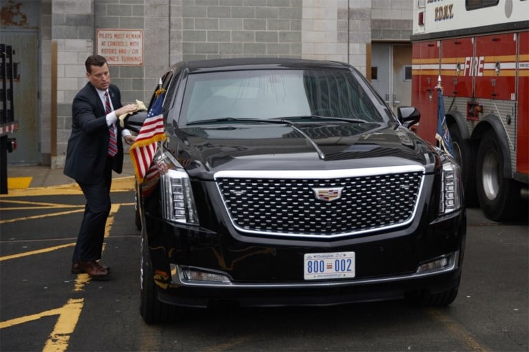 President Trump zit veilig in zijn nieuwe Beast: stroom op de klinken en een carrosserie die bestand is tegen granaataanvallen