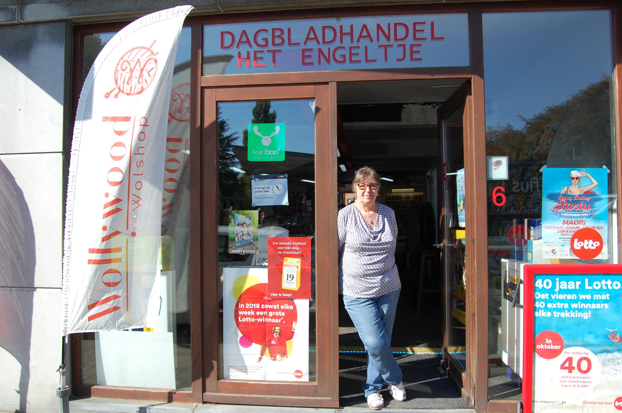 Dagbladhandel combineert krant met breiwol (Beveren-Waas) | Het Nieuwsblad