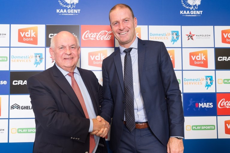 Thorup voorgesteld als nieuwe coach AA Gent, tijdens onderhandelingen viel politie binnen: “Dit is een goed team”
