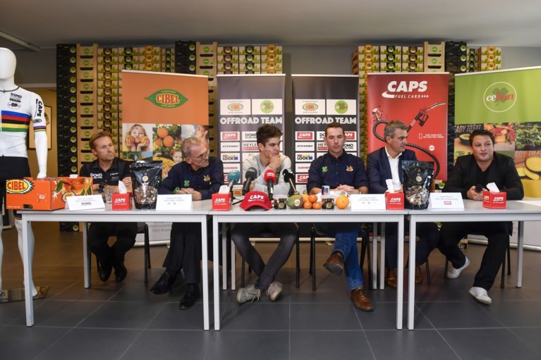 Wout van Aert stapt in nieuwe veldritploeg, maar: “Ik kijk nog niet naar de weg”