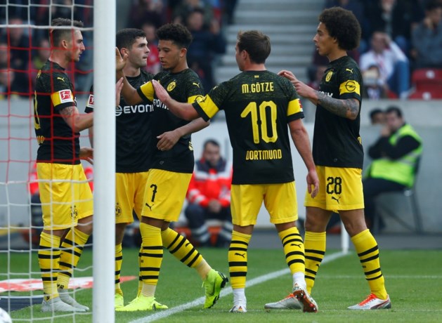 Dortmund houdt Bayern op afstand na vlotte zege tegen Stuttgart