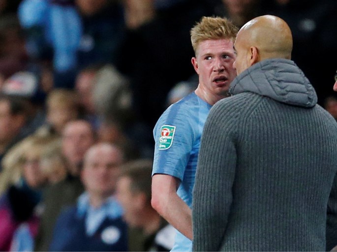 Kevin De Bruyne stapt geblesseerd van het veld, coach ...