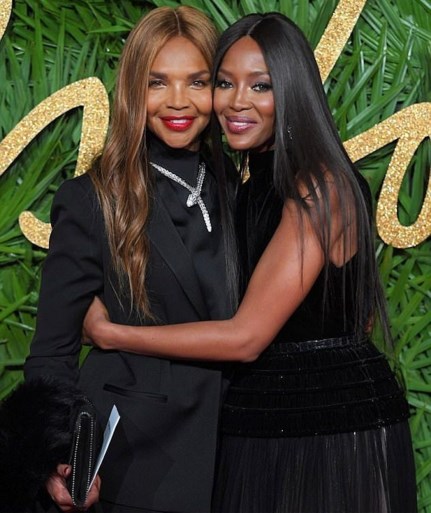 Naomi Campbell schittert in campagne met haar mama
