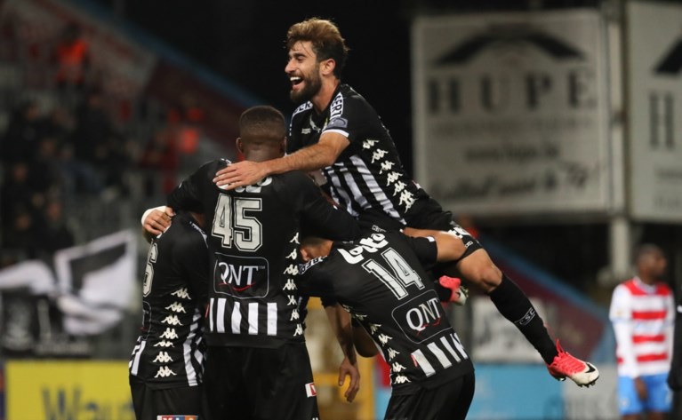 Slap Club Brugge gaat met de billen bloot bij Charleroi