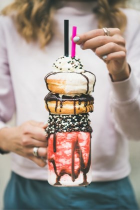 Oproep voor verbod op freakshakes in Groot-Brittannië: “Drankje staat gelijk aan 39 lepels suiker”