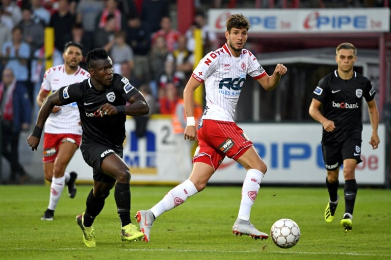 KV Kortrijk-trainer Glen De Boeck is opvallend hard en spaart zijn vedetten niet: “20 procent tot de helft minder”