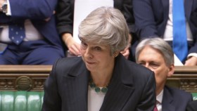 Leider harde Brexiteers zegt vertrouwen in May op: “Denk dat we May vrij snel kunnen vervangen”