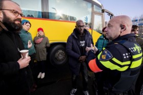 Pietendiscussie bereikt nieuw kookpunt: onrust bij meerdere Sint-intochten in Nederland, strafrechtelijk onderzoek opgestart