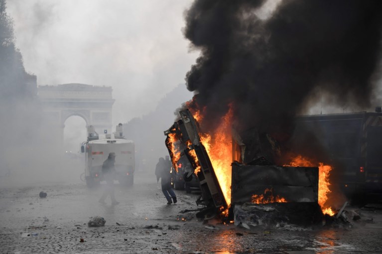 “Marine Le Pen mobiliseert extreemrechts om protesten te doen escaleren”