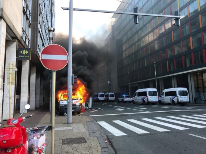 Grootste onrusten achter de rug: ‘gele hesjes’ laten spoor van vernieling achter in Brussel